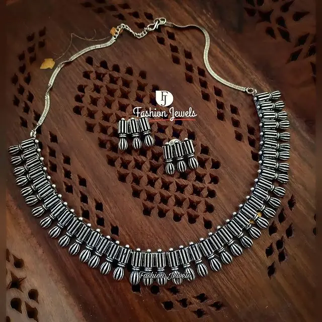 Silversleekstatementchokerset-FashionJewels3.webp