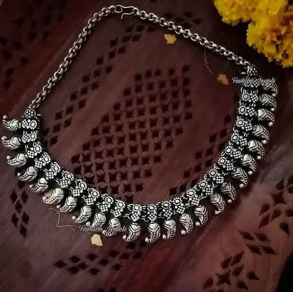 SilverkolhapuriMangodesignedNecklace-FashionJewels1.webp