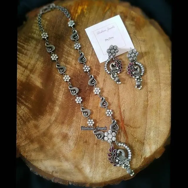 SilverlookalikePeacockdesignedRubyandPearlNecklaceset-FashionJewels3.webp