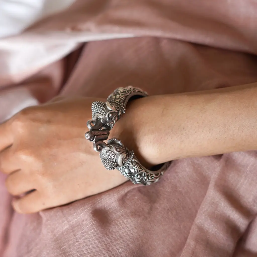 SilverlookalikeBrassElephantkada-FashionJewels2.webp