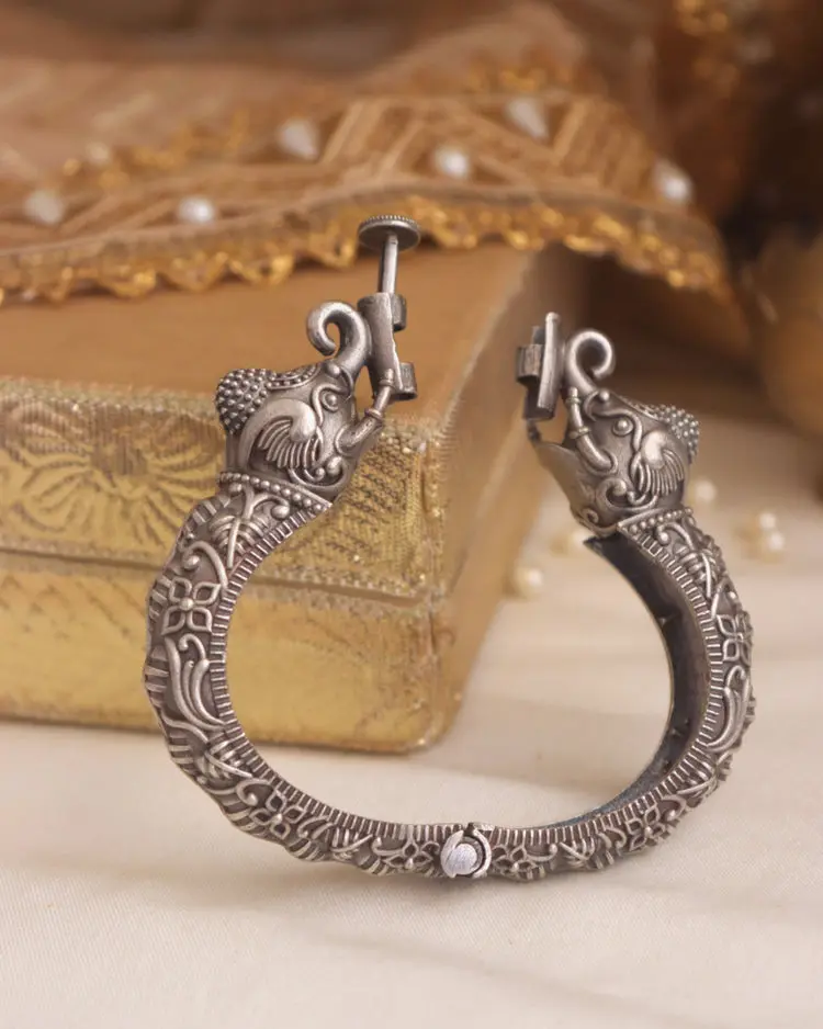 SilverlookalikeBrassElephantkada-FashionJewels4.webp