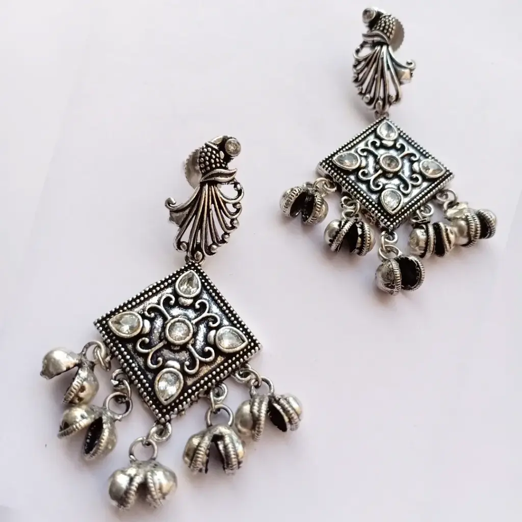 SilverlookalikeZirconstoneblackbeadedNecklaceset-FashionJewels3.webp