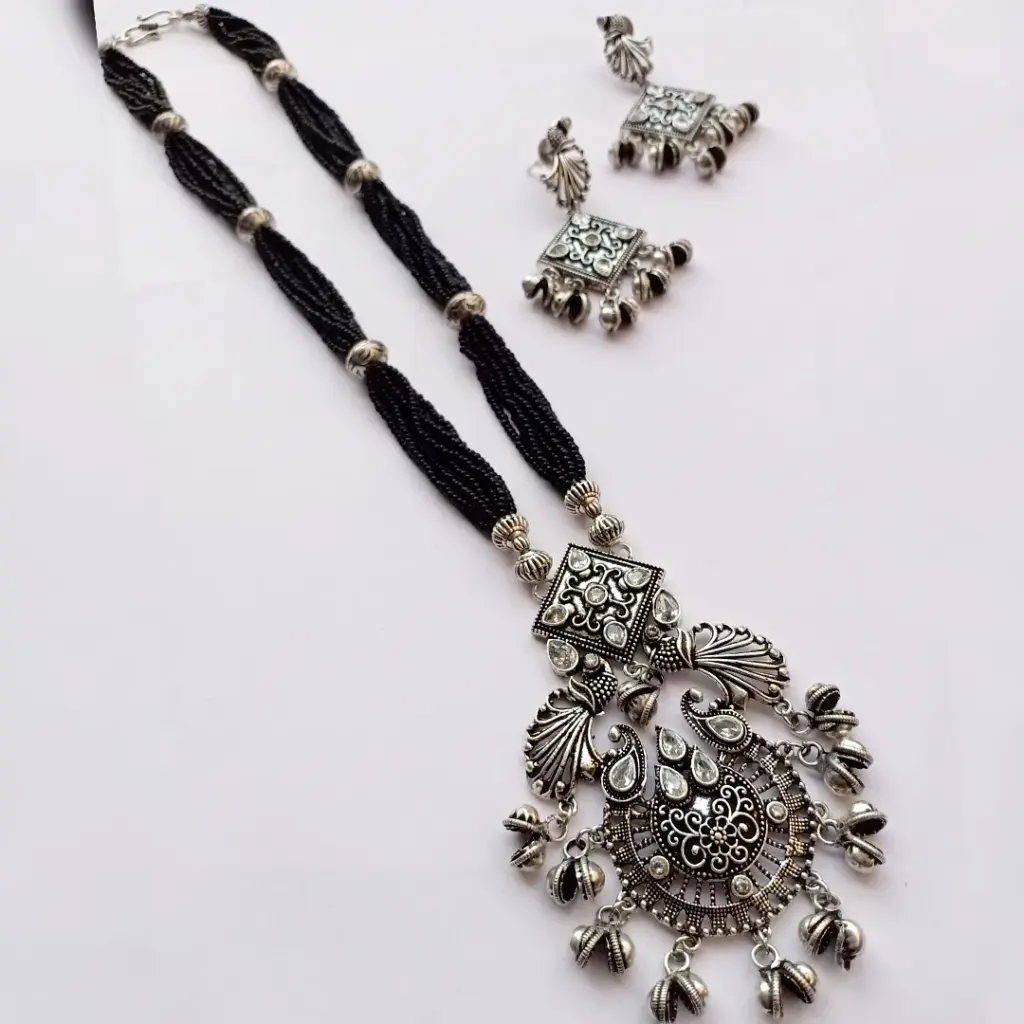 SilverlookalikeZirconstoneblackbeadedNecklaceset-FashionJewels1.webp