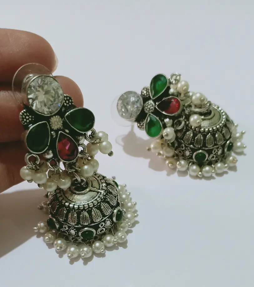 SiaZirconStonepearlJhumka-FashionJewels3.webp