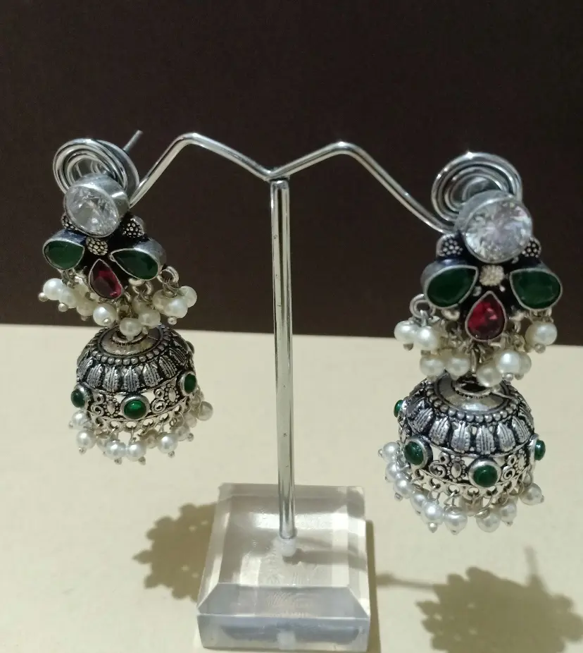 SiaZirconStonepearlJhumka-FashionJewels2.webp