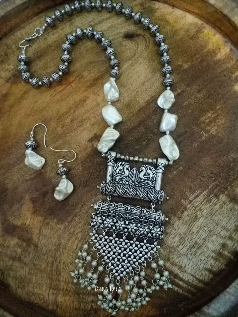 ShreyshaBaroquePearlPeacocklongNecklaceset-FashionJewels2.webp