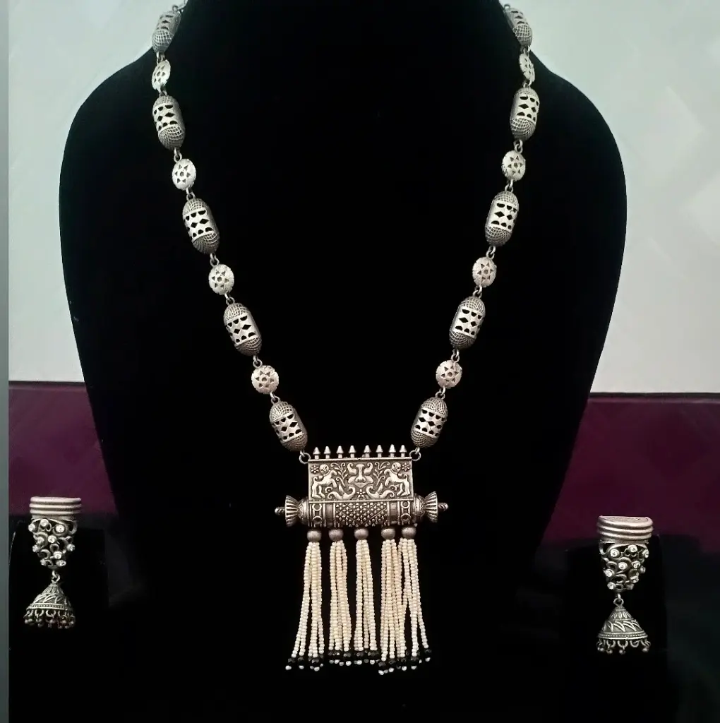MeenaSilverlookalikePearlzirconNecklaceset-FashionJewels1.webp
