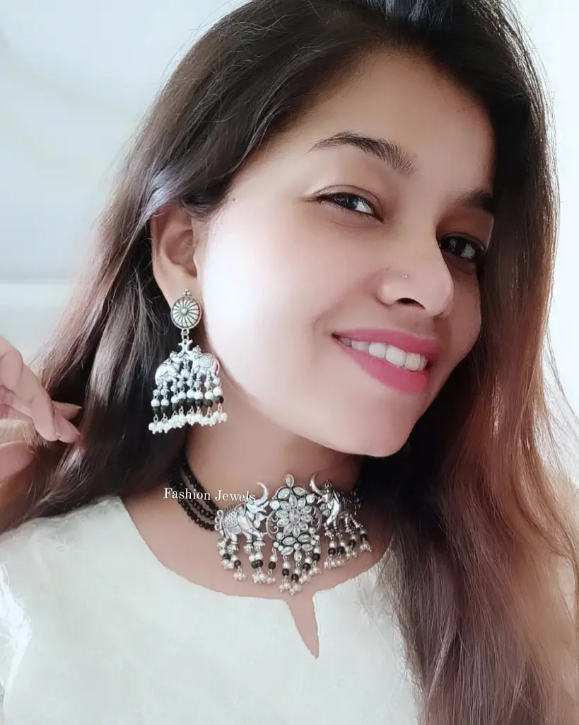 SilverZirconstoneElephantpearlchokerset-FashionJewels2.webp