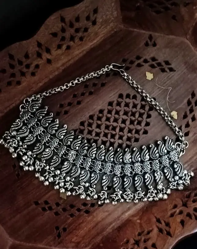 MishtySilverKolhapuriGhunghrooChoker-FashionJewels2.webp