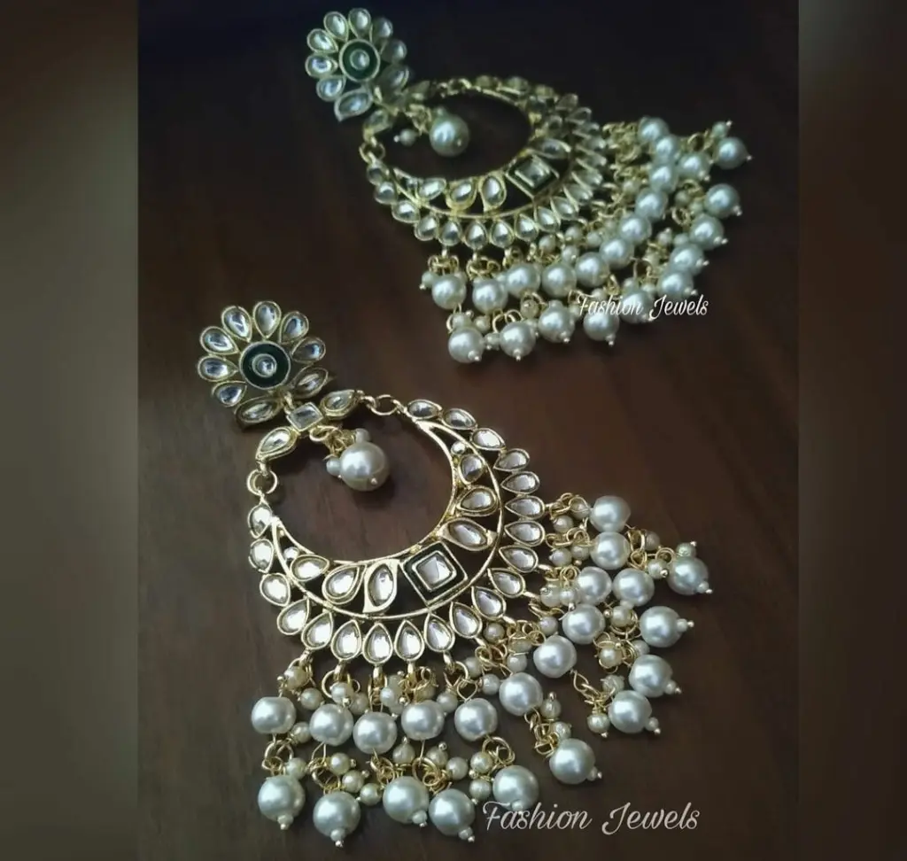 RutujaGoldenPearllightweightChandbali-FashionJewels2.webp