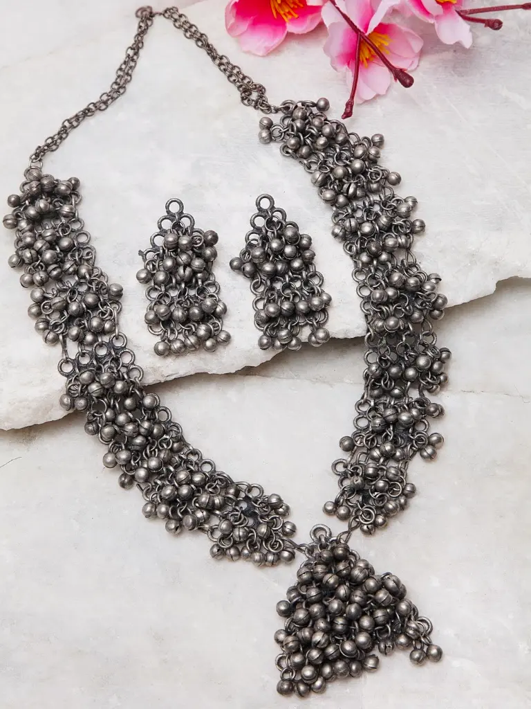 TinaDattainspiredSilverGhunghrooNecklaceset-FashionJewels2.webp