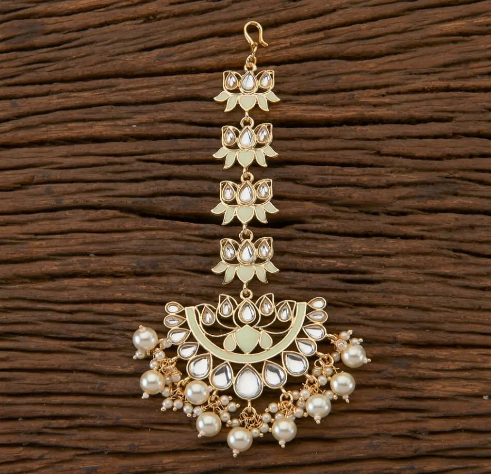 GoldenkundanmintpearlChandMangtika-FashionJewels3.webp