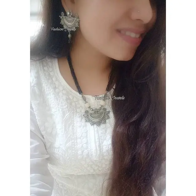 Silverlookalikezirconblackbeadspendantnecklaceset-FashionJewels2.webp