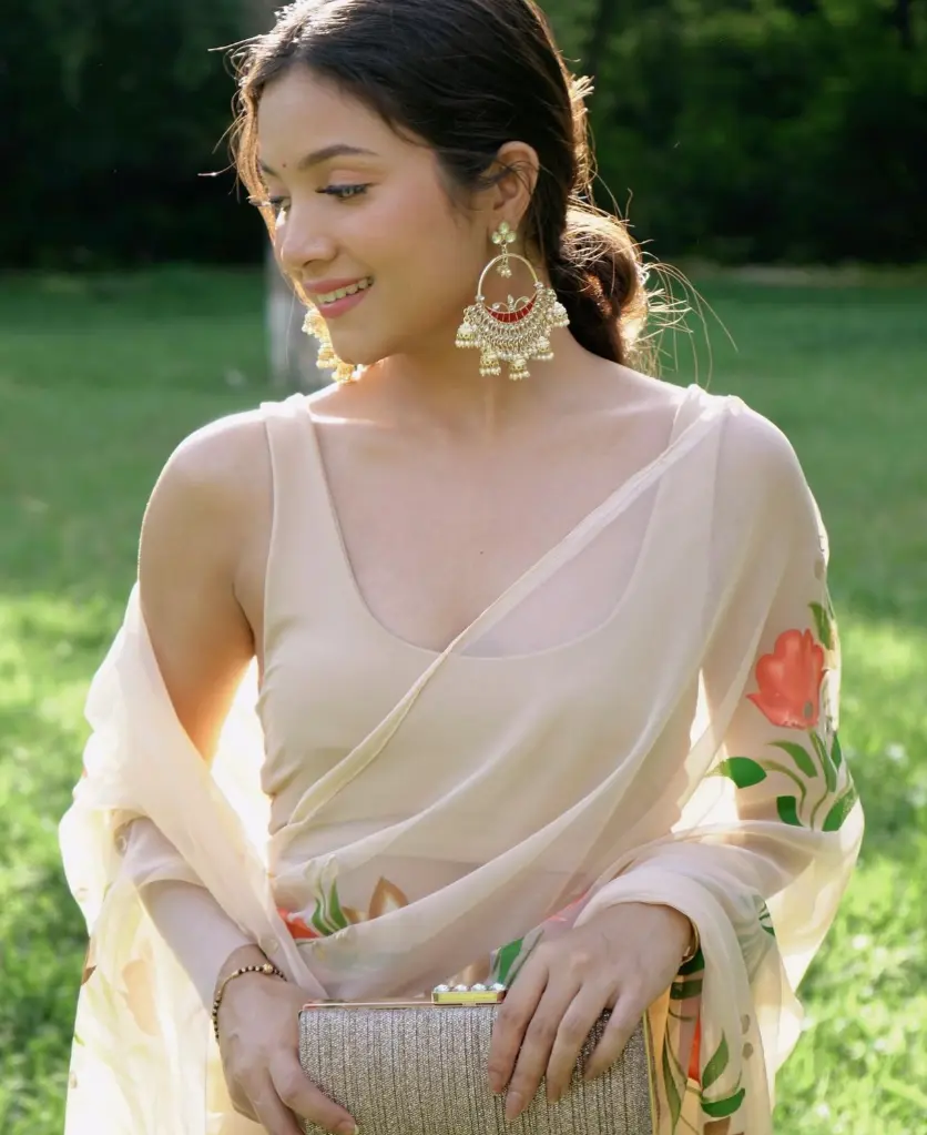 Goldenkundanstatementjhumkichandbali-FashionJewels1.webp