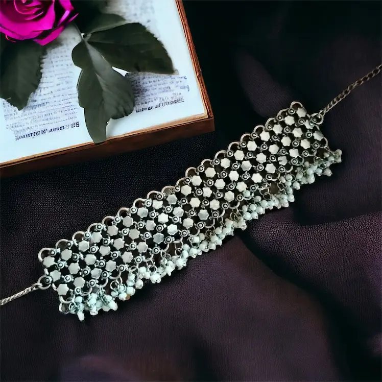 Silver broad pearl Choker