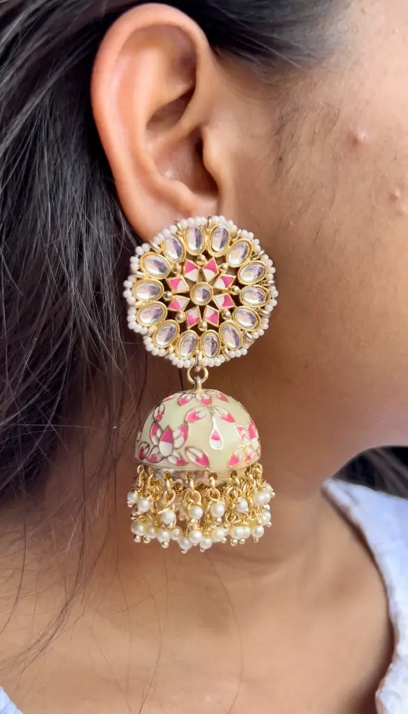 Sunidhi statement kundan pearl jhumka