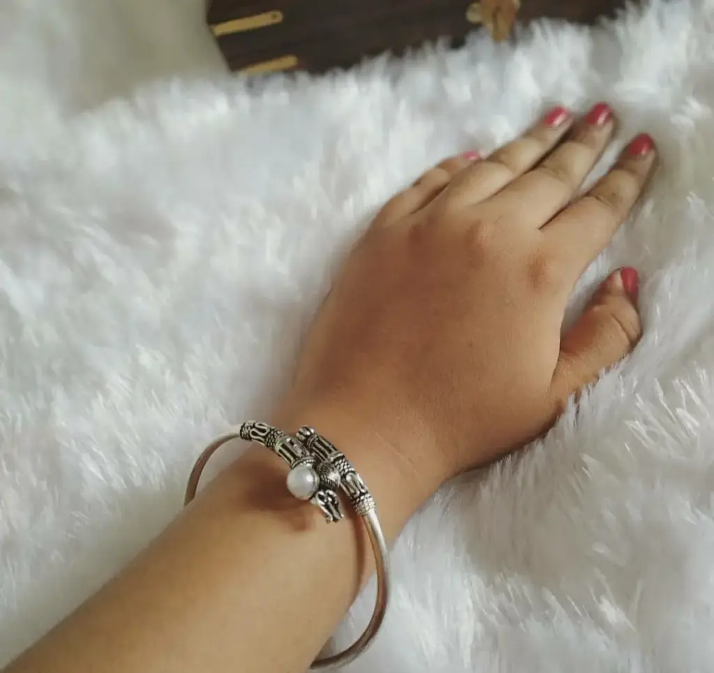 Silver trishul pearl adjustable kada