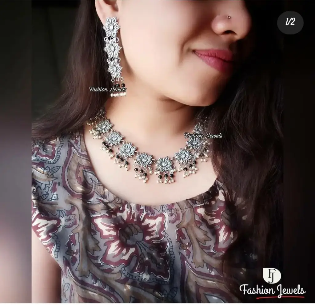 Silverlook alike Flower Zircon Necklace Set