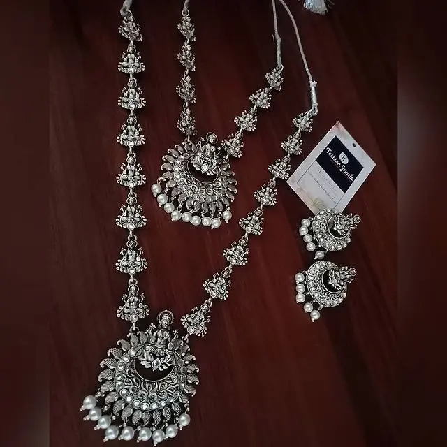 Silver matte lakshmi carved pearl 2 layer necklace set