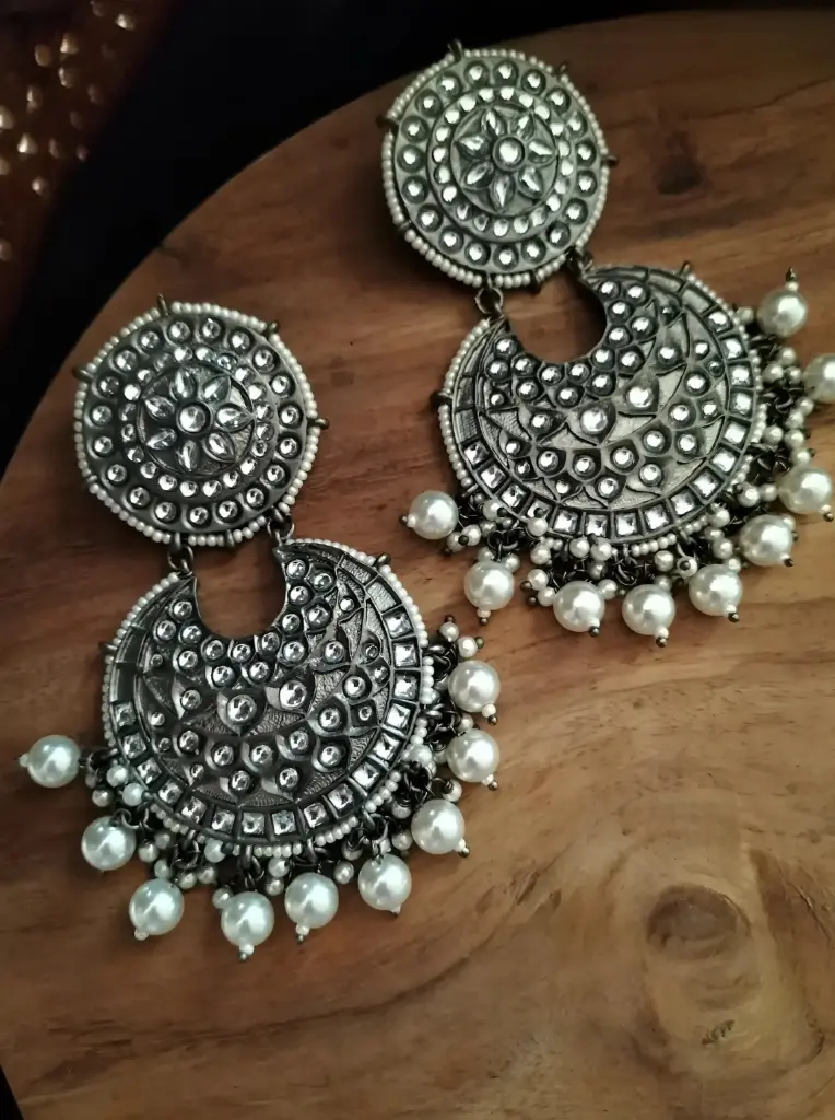 Sheena Blackmetal statement kundan pearl Chandbali