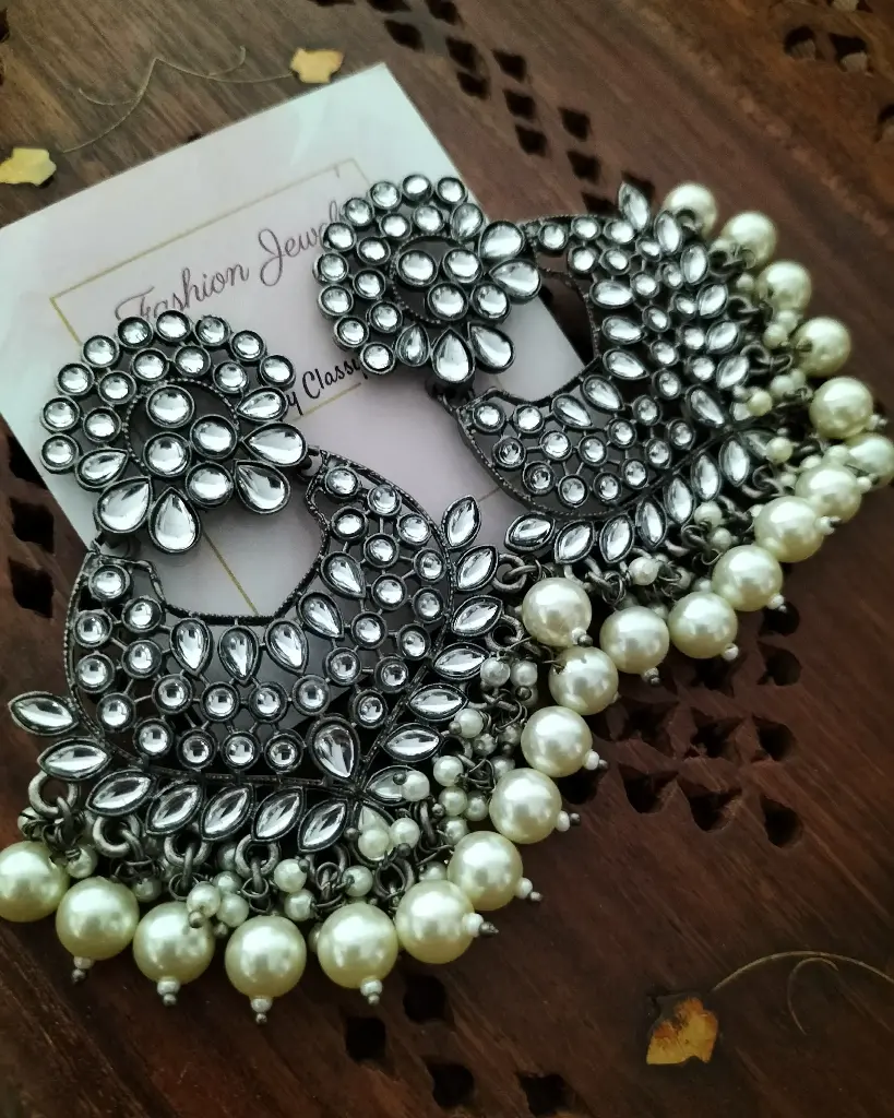 Blackmetal kundan lightweight pearl chandbali