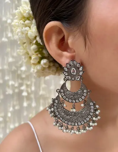 Aisha Kundan Pearl Statement Chandbali