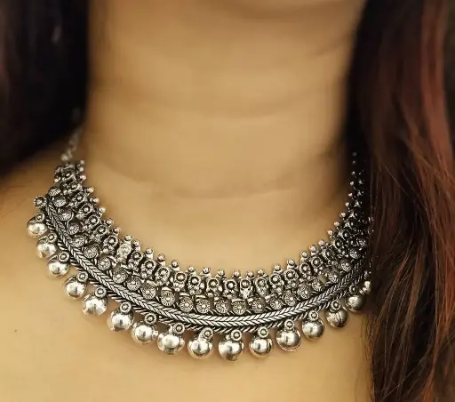Shrenu Statement Silver Choker
