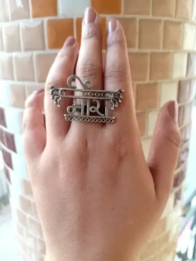 मीरा Silverlook alike Ring