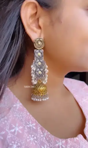 Ragini Dualtone statement pearl Jhumka