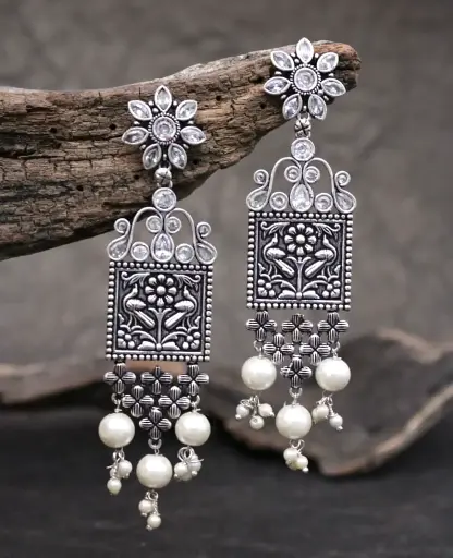 Ruhi Silver Zircon Pearl Earring