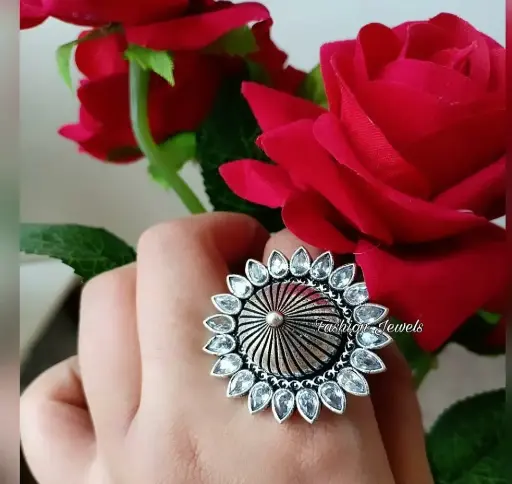 Zircon flower statement Finger Ring