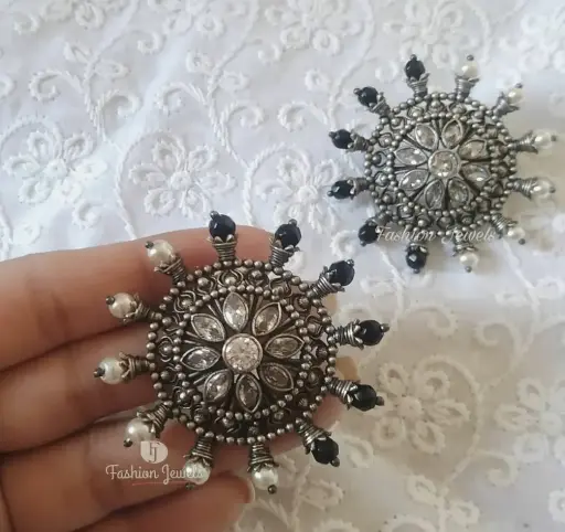 Silverlook alike zircon pearl stud