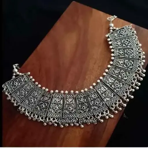 Neha Silver broad Choker