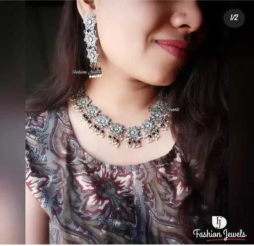 Silverlook alike Flower Zircon Necklace Set