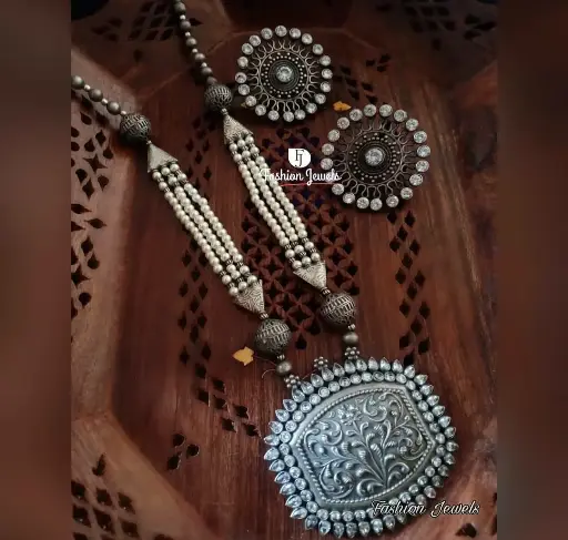 Silverlook alike Intricate zircon pearl Necklace set