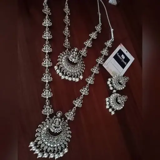Silver matte lakshmi carved pearl 2 layer necklace set