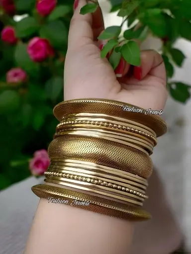 Golden lightweight bangles Set