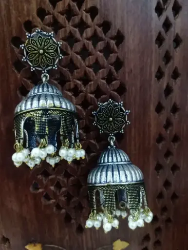 Dualtone Pearl Mahal Jhumka