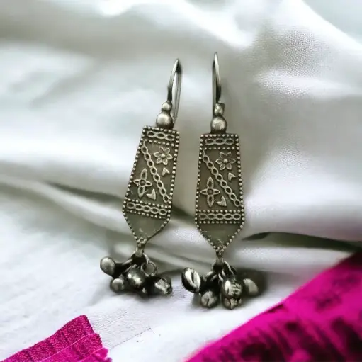 Silverlook alike Intricate Ghunghroo Hooks