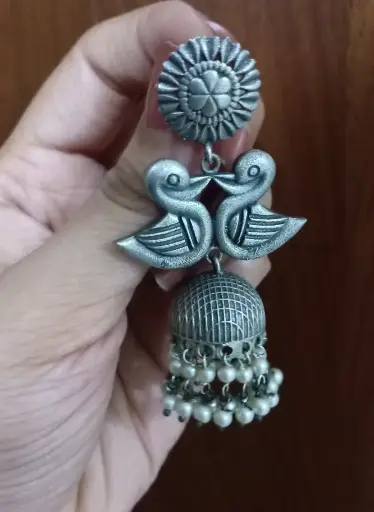 Silverlook alike Swan pearl Jhumka
