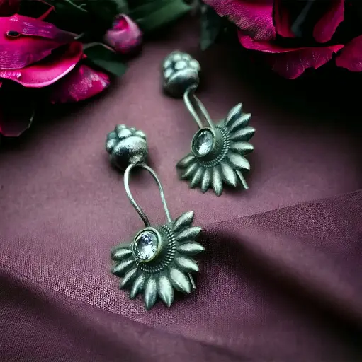 Silverlook alike Zircon half flower Hooks/Bugadi
