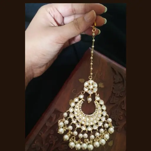 Golden kundan Statement Mangtika
