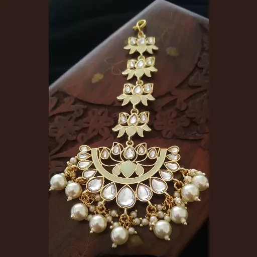 Golden kundan mint pearl Chand Mangtika
