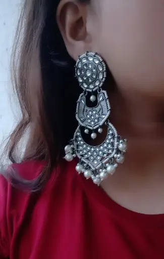 Blackmetal kundan pearl long lightweight Chandbali