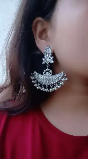 Blackmetal kundan pearl lightweight Cresent Chandbali